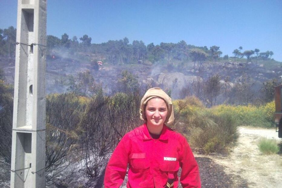 Os rostos dos oito heróis que perderam a vida na luta contra o fogo
