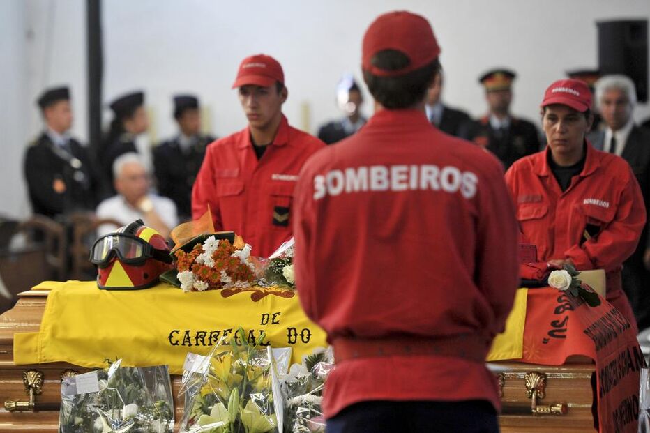 Sofrimento e lágrimas no último adeus a Cátia Pereira Dias