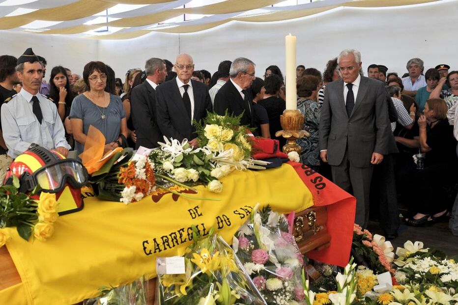 Sofrimento e lágrimas no último adeus a Cátia Pereira Dias