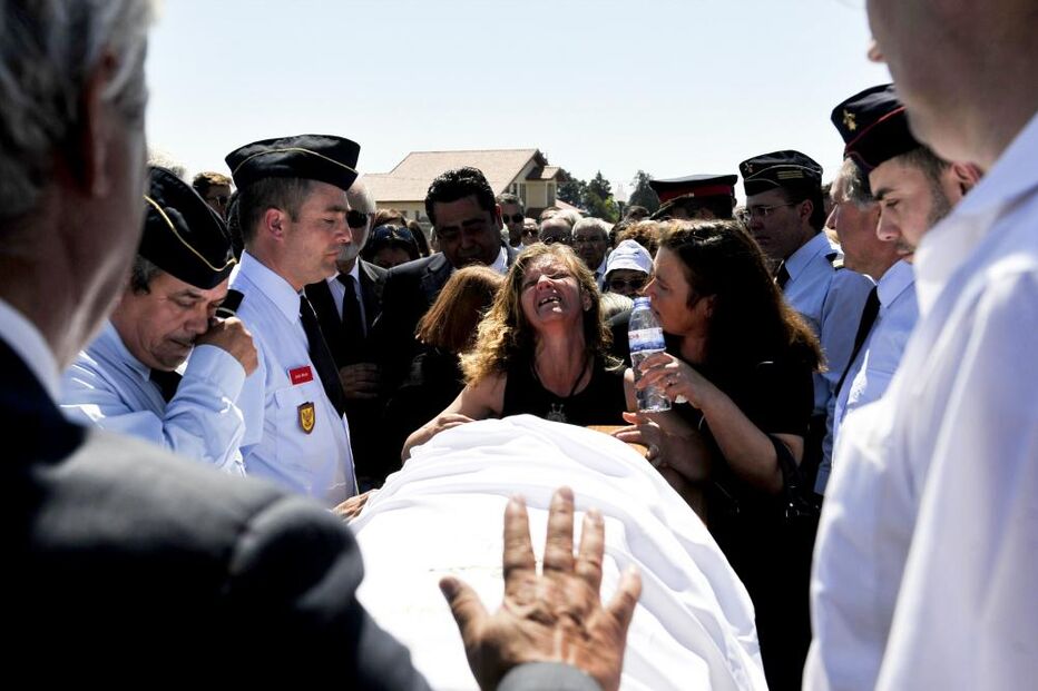 Sofrimento e lágrimas no último adeus a Cátia Pereira Dias