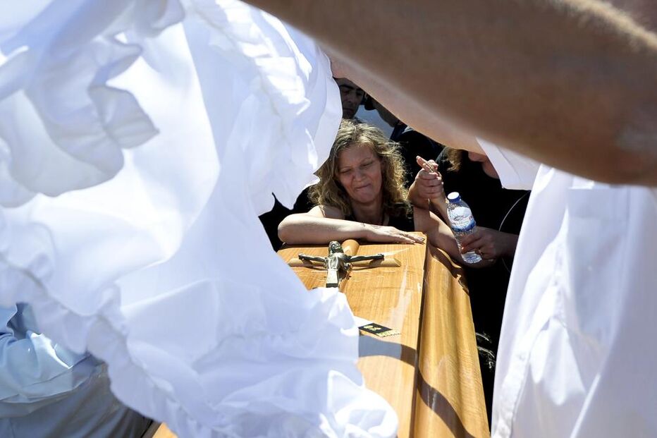 Sofrimento e lágrimas no último adeus a Cátia Pereira Dias