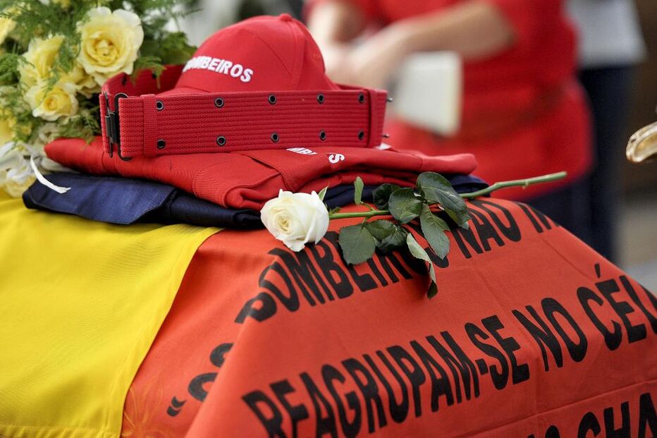 Sofrimento e lágrimas no último adeus a Cátia Pereira Dias