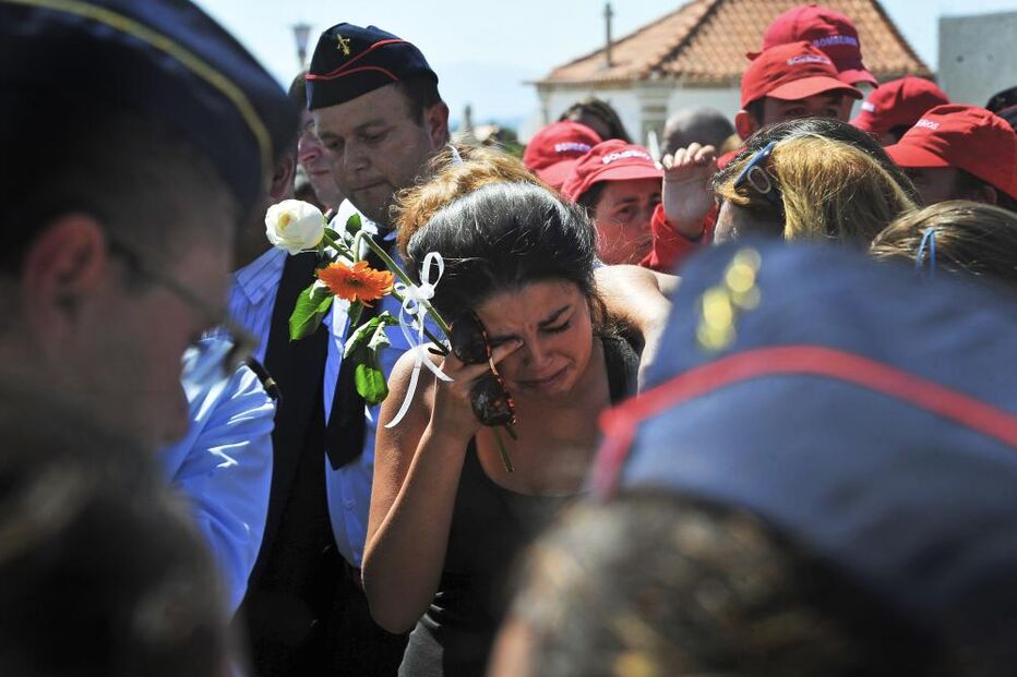 Sofrimento e lágrimas no último adeus a Cátia Pereira Dias