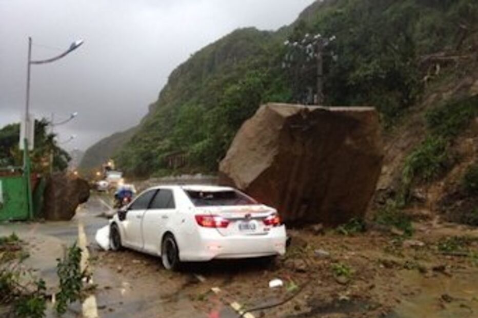 Taiwan, derrocada, condtuor, carro, veículo