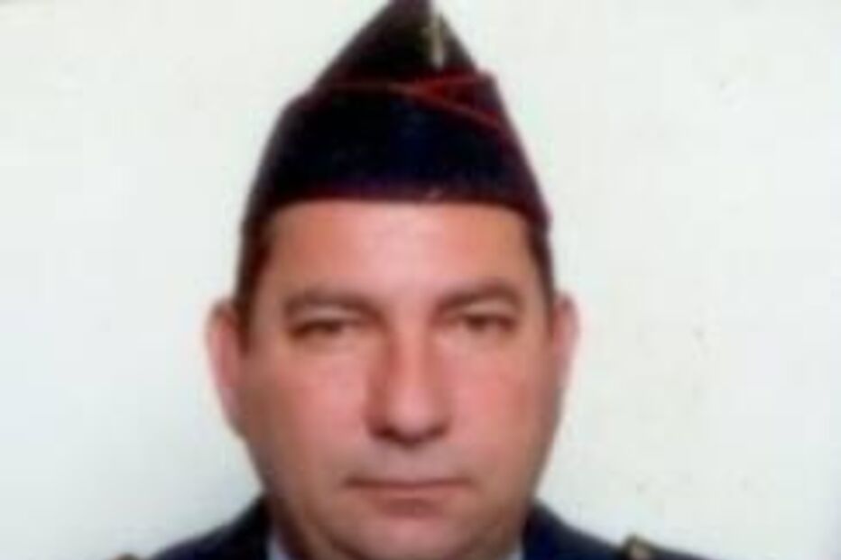 Os rostos dos oito heróis que perderam a vida na luta contra o fogo