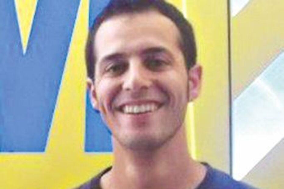 Os rostos dos oito heróis que perderam a vida na luta contra o fogo