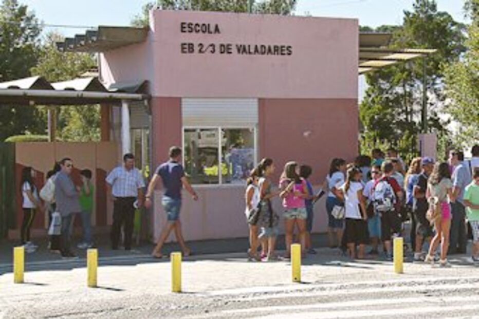 escolas, decotes, saias, professores, funcionários, Loulé