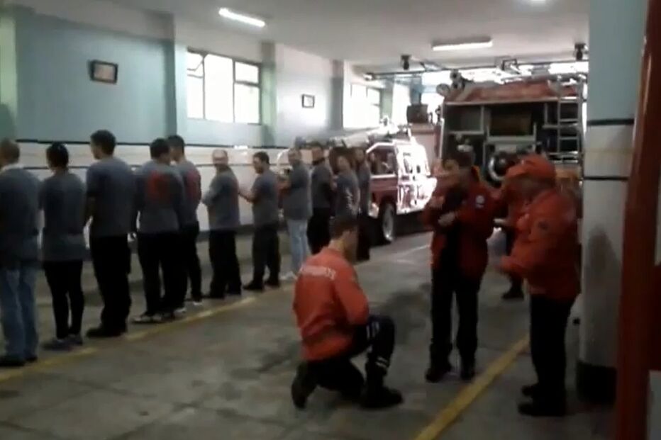 Valadares, pedido, casamento, quartel, bombeiros, casal, surpresa, Bombeiros Voluntários de Valadares, Luzia Vilas Boas, Sérgio Duro