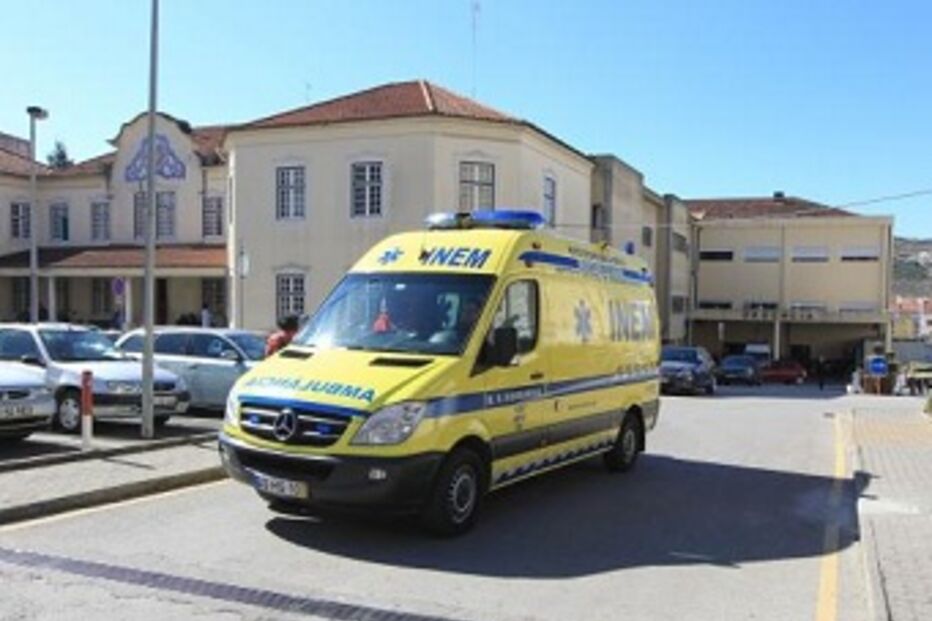 esfaqueado, Torres Vedras, aluno, desacatos, rodoviária, PSP, hospital