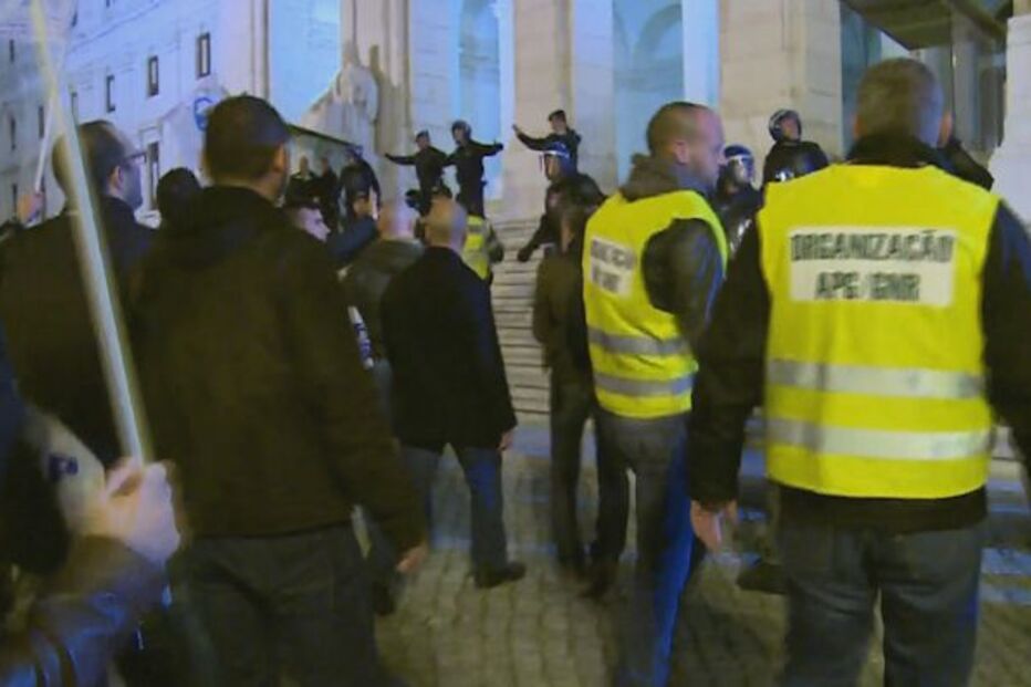 polícia, largo de camões, segurança, manifestação, manuel morais, cortes, governo, orçamento
