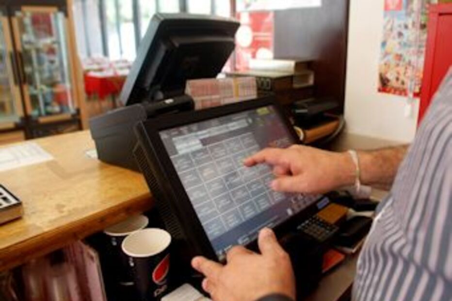 Autoridade Tributária, restaurantes, Lisboa, Cascais, informática, fraude, faturas, vendas, crime