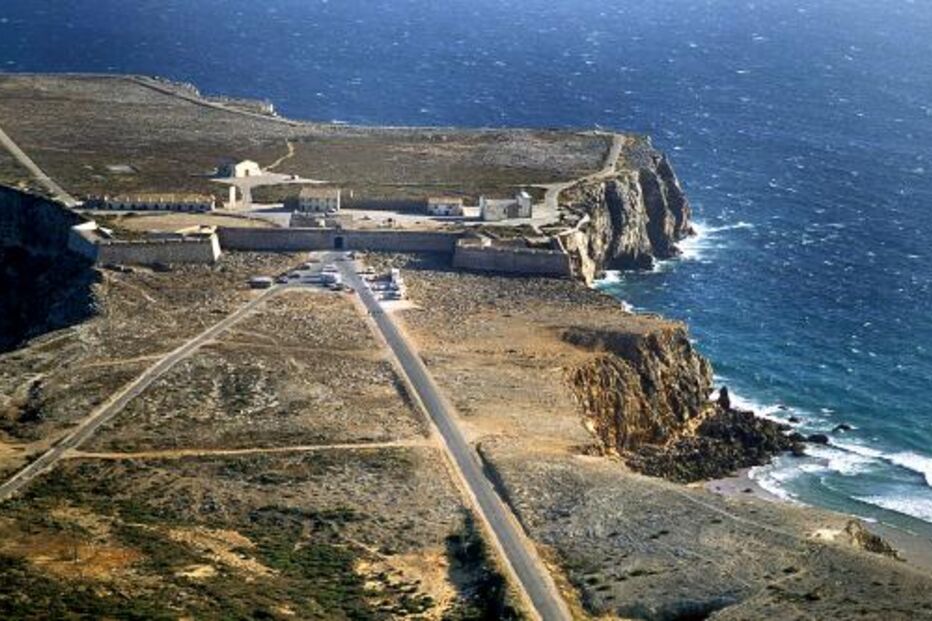 GNR, sagres, perseguição, detidos, furto, atropelamento