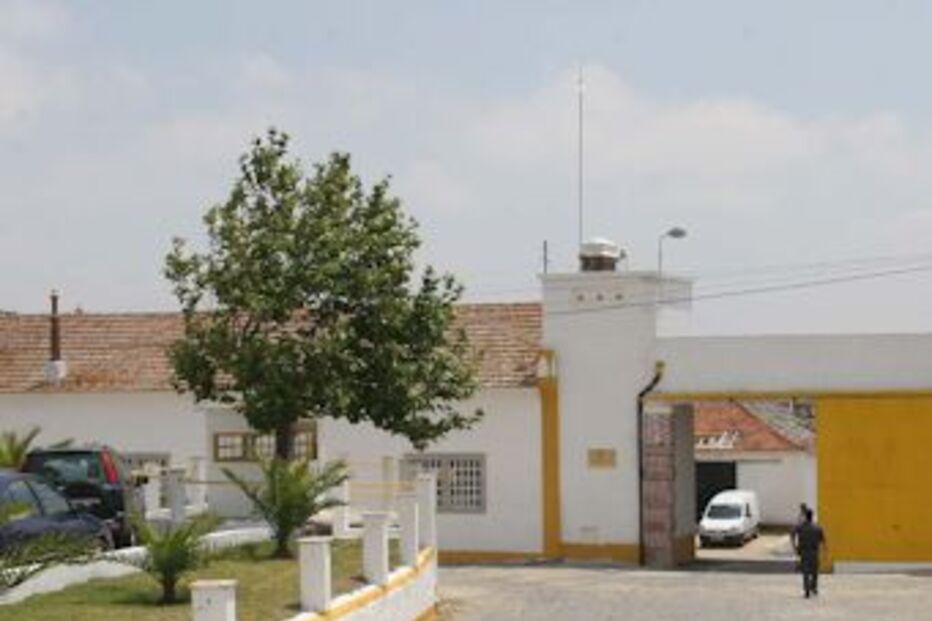 guarda, prisional, condenado, seis, anos, cadeia, prisão, roubo, assalto, mão, armada, sequestro,empresa, laticínios, namorada