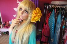 Mulheres com corpo de 'Barbie'... e ainda um 'Ken'