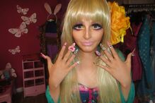 Mulheres com corpo de 'Barbie'... e ainda um 'Ken'