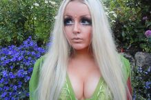 Mulheres com corpo de 'Barbie'... e ainda um 'Ken'