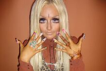 Mulheres com corpo de 'Barbie'... e ainda um 'Ken'