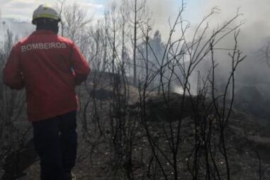 Fogos, incêndios, Aveiro, Guarda, Vila Real, bombeiros 