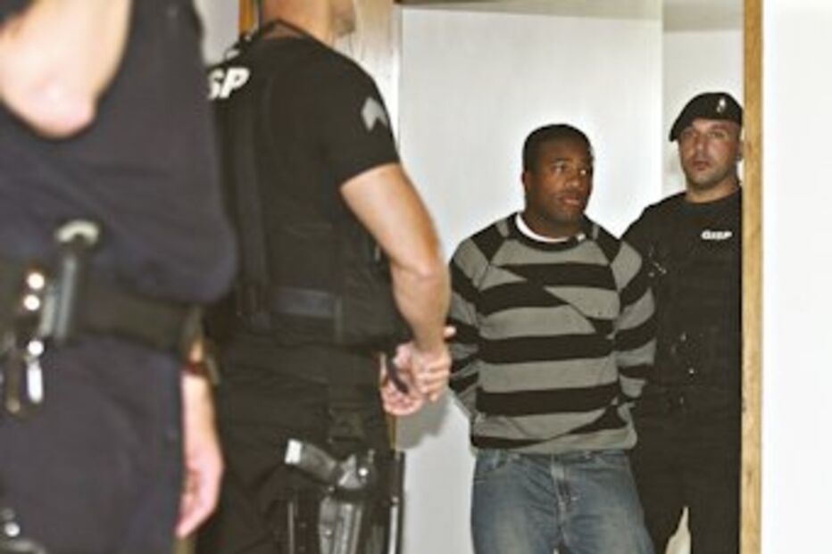 máfica, brasileira, Costa da Caparica, espancou, recluso, cadeia, Monsanto, solitária, agressões, 