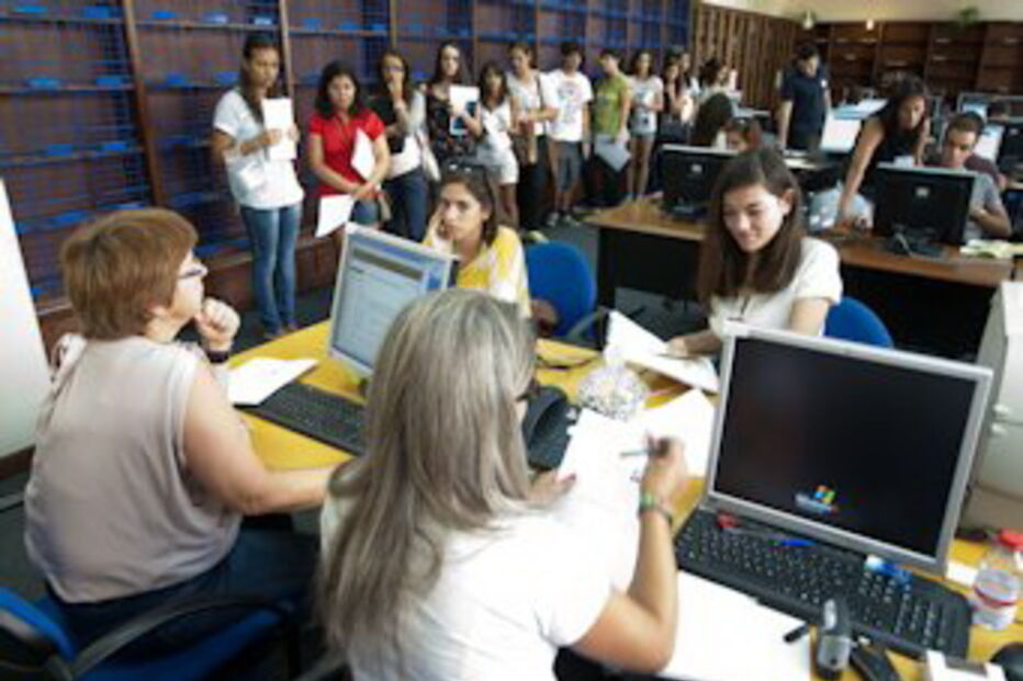 educação, ensino, superior, universidades, bolsas, ajuda, financeira, apoio, social, alunos, 