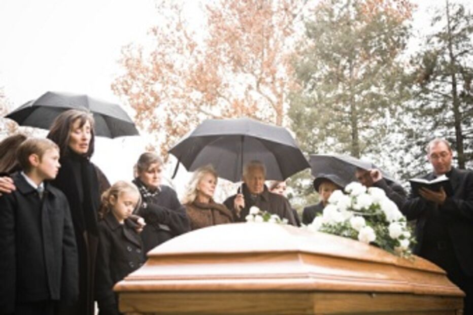 espanha, padre, funerais, choro, proibição, indignação, abaixo-assinado