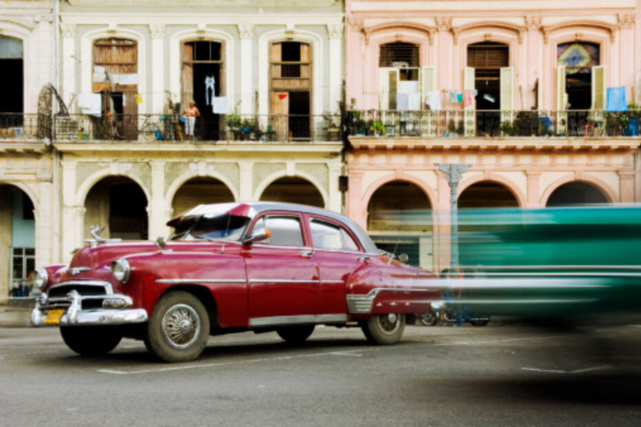 Cubanos voltam a importar carros 50 anos depois