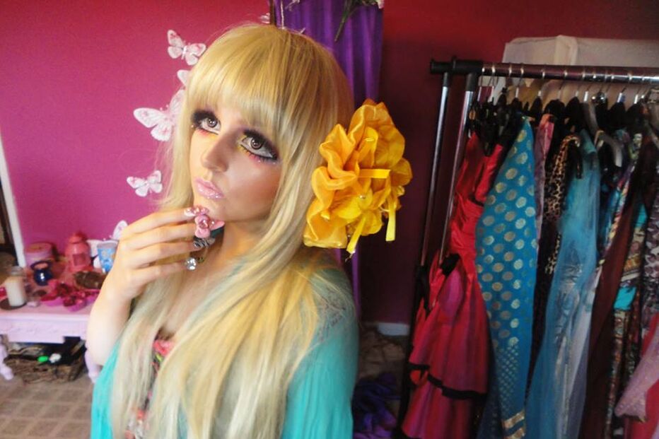 Mulheres com corpo de 'Barbie'... e ainda um 'Ken'