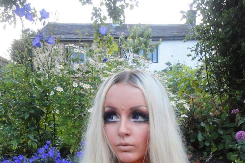 Mulheres com corpo de 'Barbie'... e ainda um 'Ken'