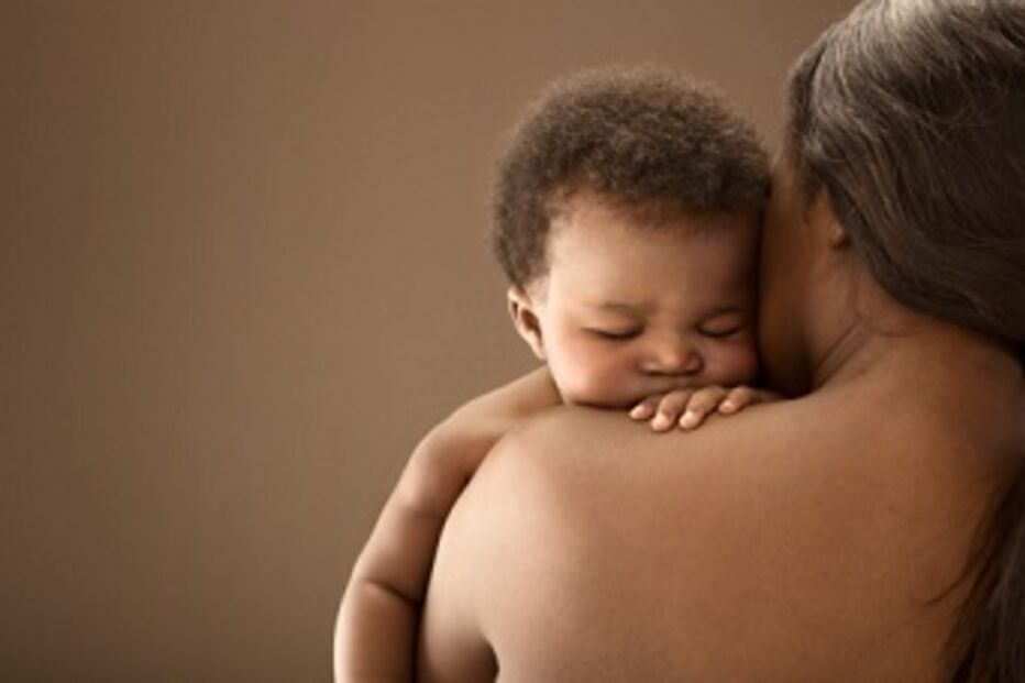 mulher, criança, bebé, facebook, Quénia, jornalista, polícia