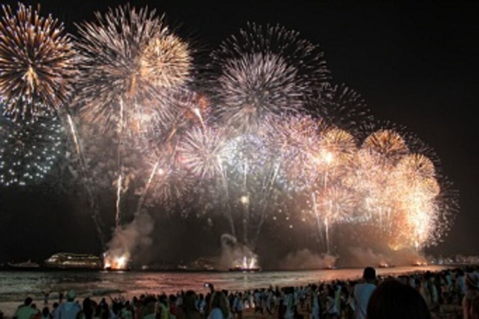 reveillon, Praia de Copacabana, Rio de Janeiro, Brasil, Eduardo Paes, fogos de artifício, mega-beijaço, passagem de ano, 2013, 2014