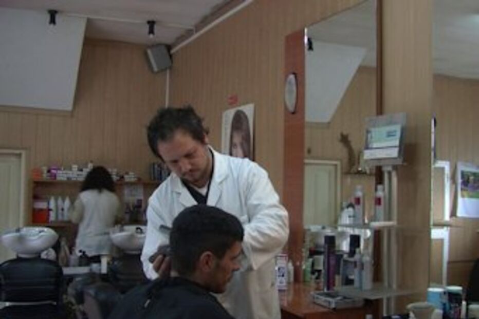 Cabeleireiro, fecha, portas, Paulo Gonçalves, Oliveira de Azeméis, emigra, fugir, crise, 