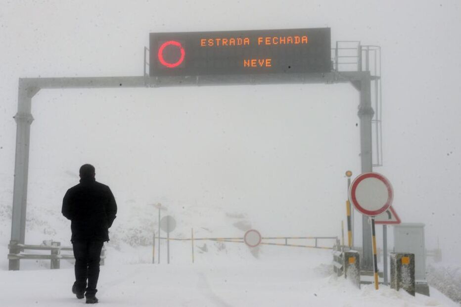 Neve, Serra da Estrela, estradas, cortadas, trânsito, Torre, Covilhã, Loriga, Lagoa Comprida