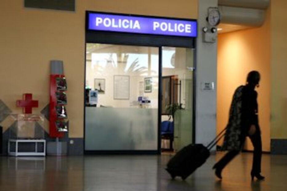 aeroporto, Lisboa, filhos, falsos, SEF, Luanda, Angola, fraude, tráfico, seres humanos, viagens, crianças