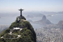 15 meninas e mulheres sofrem violações coletivas por dia nos últimos três anos no Brasil