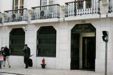 Banco de Portugal, advogados, Contrato com Sérvulo & Associados, Estado, SCUT, Parque Escolar