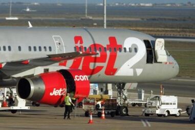Avião da Jet2 aterra de emergência no Porto após piloto sofrer ataque cardíaco
