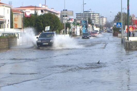Estradas inundadas na zona da Bacia do Tejo ativam Plano Especial de Emergência para Cheias