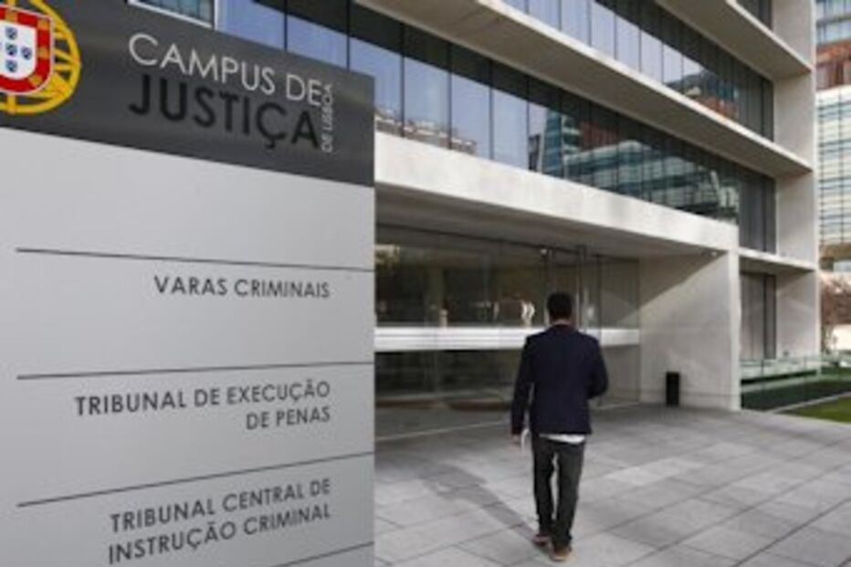 julgamento, tribunal, homicídio negligente, maestro, ambulância, INEM, socorro, 112, acusação