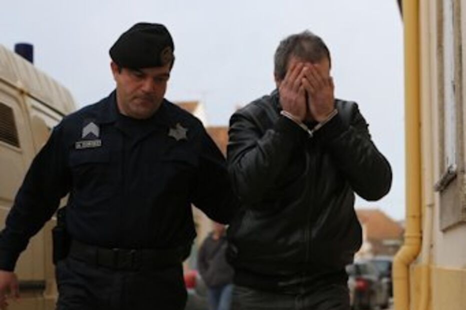 morte ,  Ílhavo ,  prisão ,  irmão ,  tribunal  