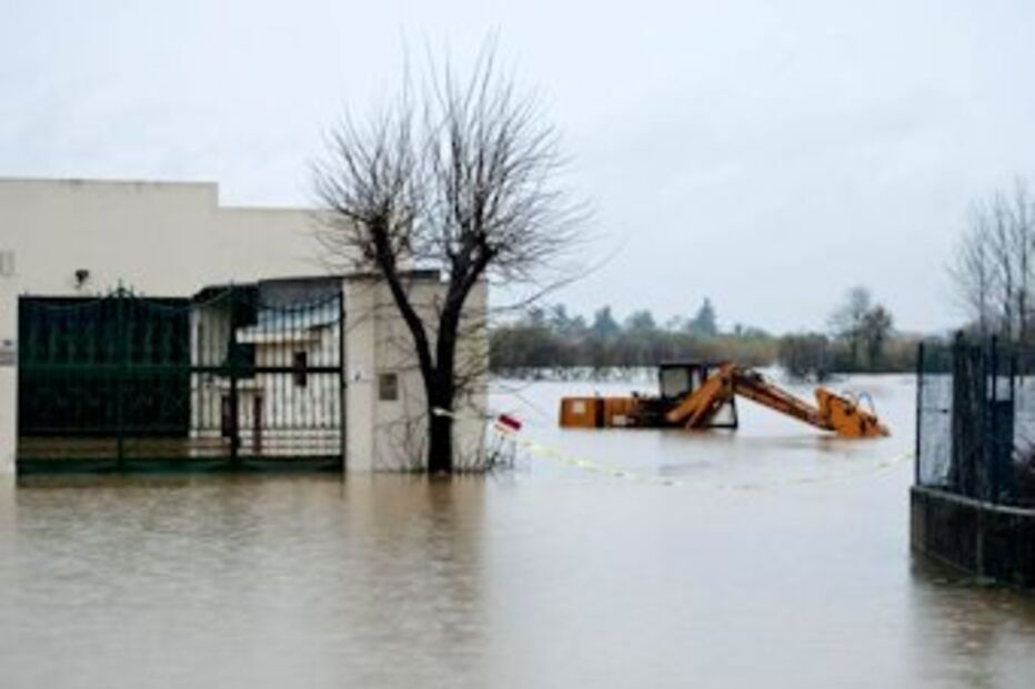 mau tempo, chuva, frio, vento, meteorologia, deslizamento, Brandoa, famílias, casa