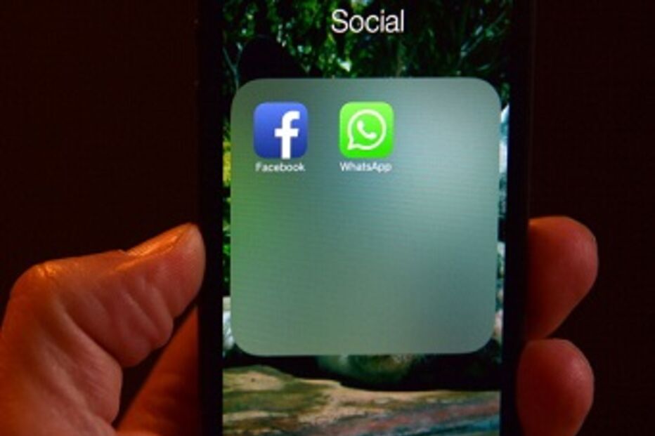 tecnologia, redes sociais, whatsapp, facebook