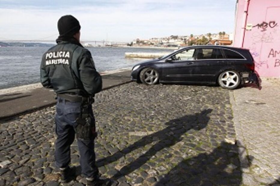 carro, luxo, queda, rio, Tejo, Cais do Sodré