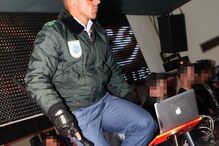 militar, gnr, suspenso, fazer, strip, farda, vestida