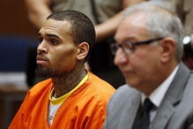 chris brown, preso, prisão, liberdade, advogado, cantor, rihanna, agressão, tribunal, julgamento