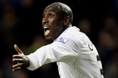 sol, campbell, racismo, futebol, inglaterra