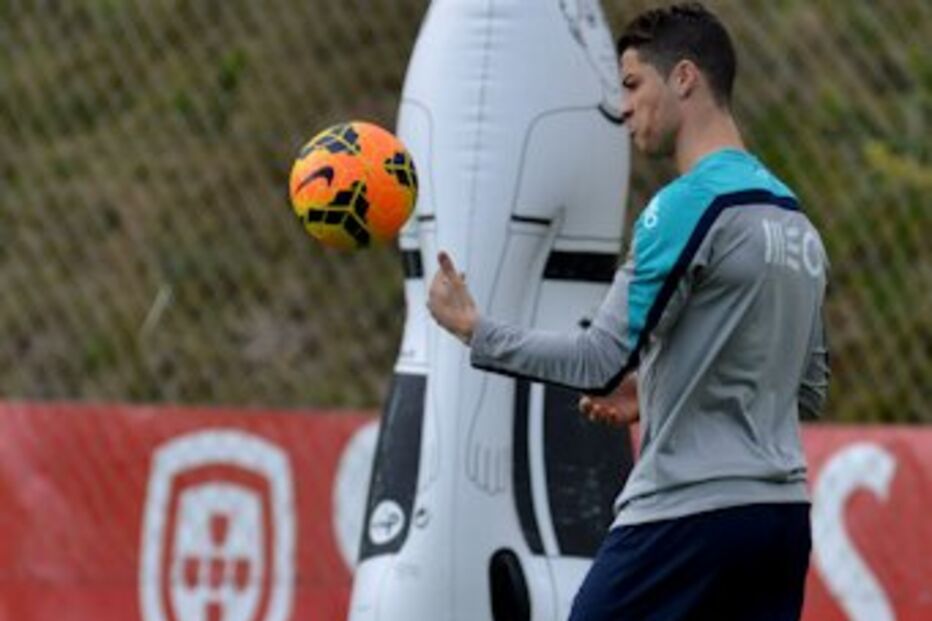 cr7, ronaldo, bola, mundial, desagrado, torce, nariz