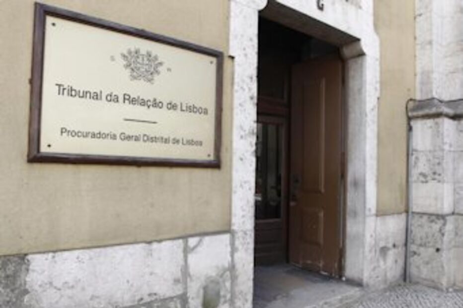 triplo, homicídio, elevador, pena máxima, Queluz, Juízo de Grande Instância Criminal de Sintra, Tribunal da Relação, Lisboa