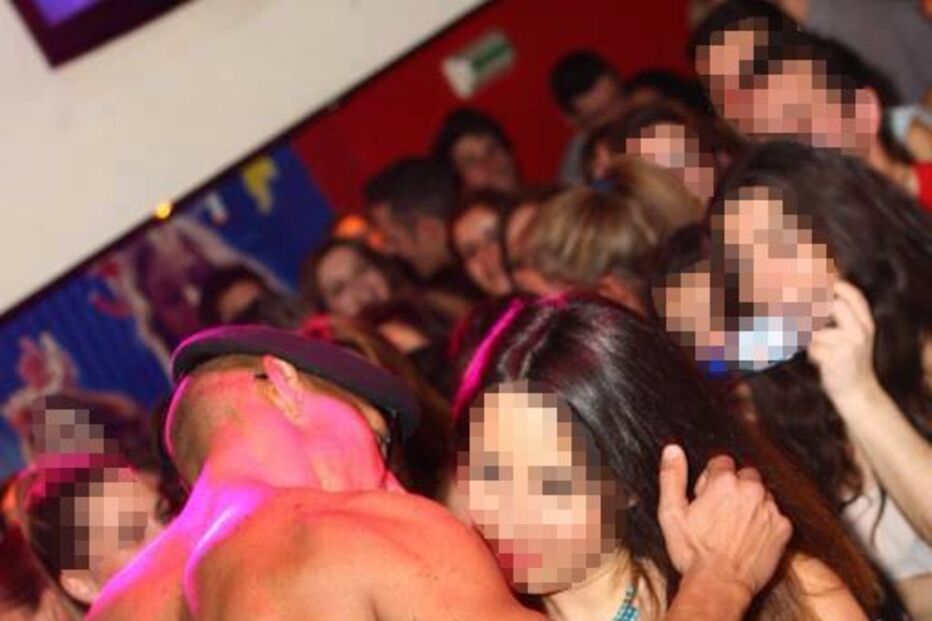 militar, gnr, suspenso, fazer, strip, farda, vestida