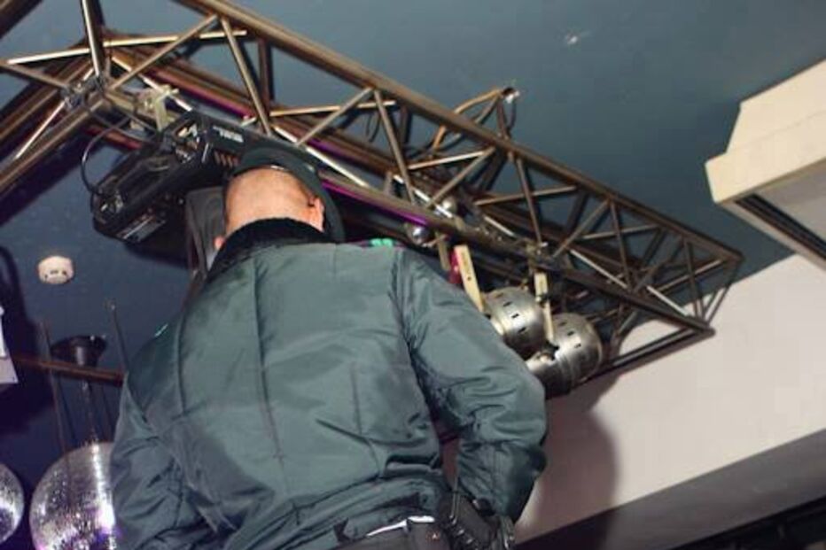 militar, gnr, suspenso, fazer, strip, farda, vestida