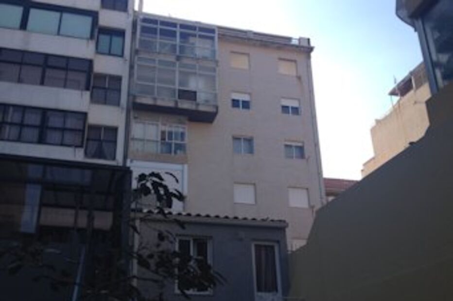 queda, 5º andar, mulher, 60 anos, sobrevive, Bombeiros da Póvoa de Varzim, Hospital S. João, Porto